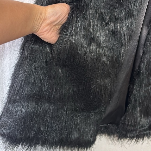 Unbranded Women Black Faux Fur Outer Shell Gilet - Picture 5 of 10